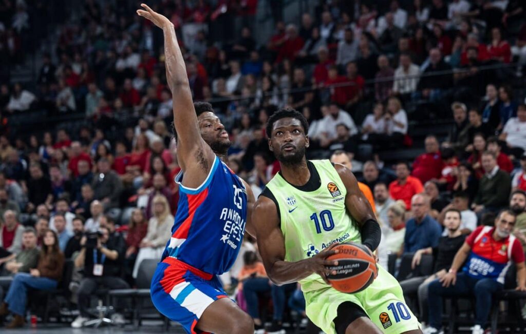 Chimezie Metu set to join Monaco ahead of 2025/26 season 38 Chimezie Metu in action for Barcelona in the EuroLeague against Anadolu Efes
