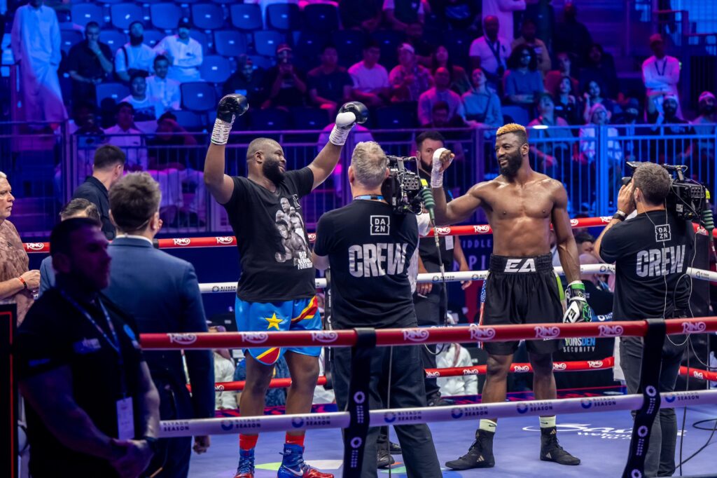 ‘Ajagba was robbed!’ – Boxing fans slam draw decision in Ajagba-Bakole fight