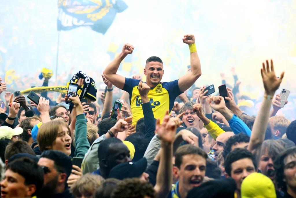 Promise Akinpelu's USG celebrate Belgian Pro League win