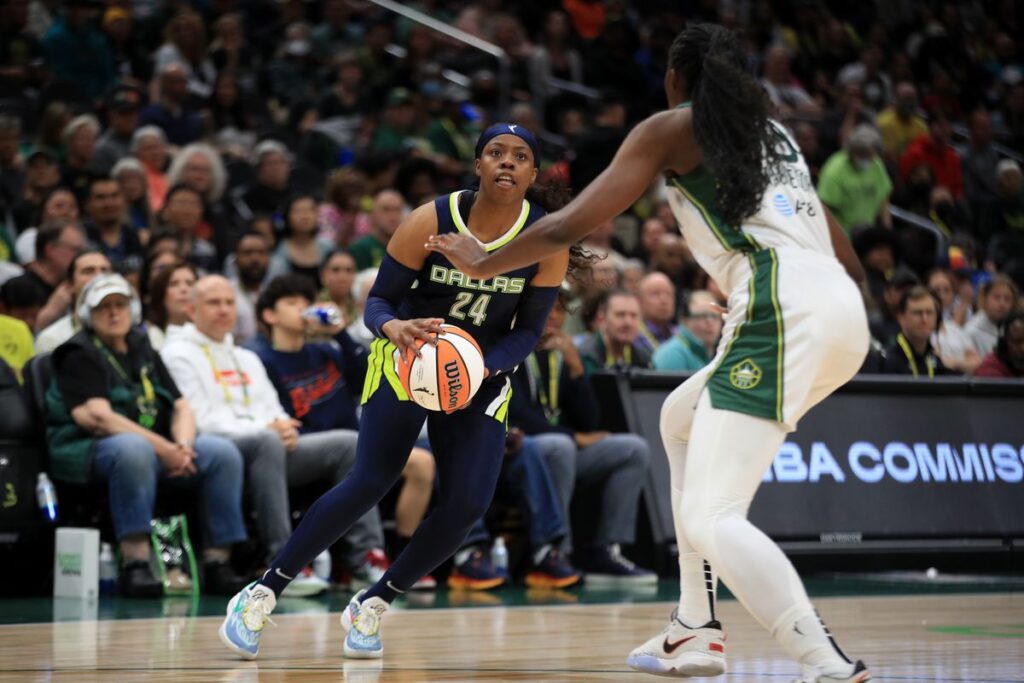 Arike Ogunbowale with the ball
