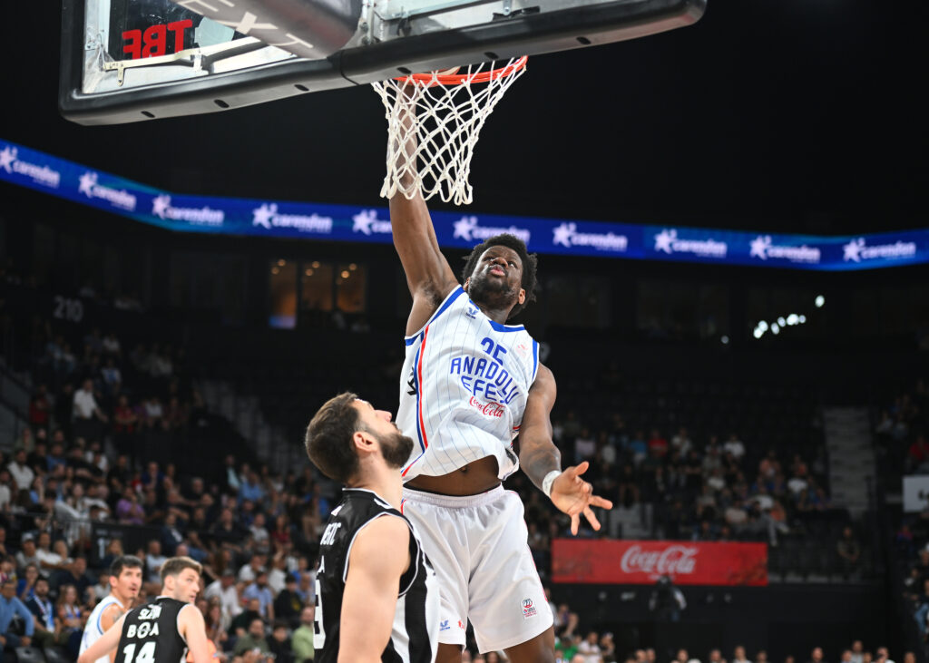 Anadolu Efes Daniel Oturu