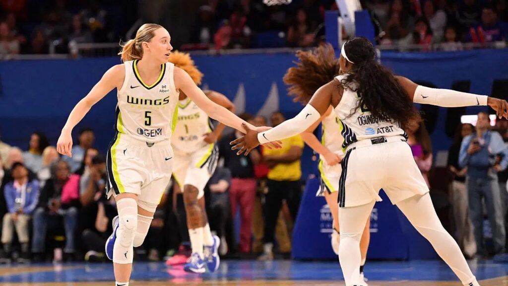 Paige Bueckers and Arike Ogunbowale
