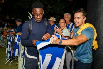 Zaidu Sanusi signing autographs