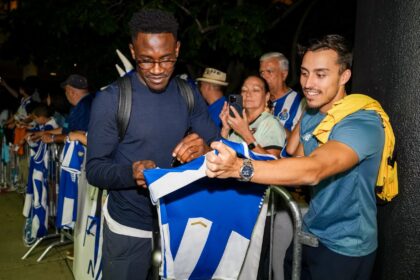 Zaidu Sanusi signing autographs