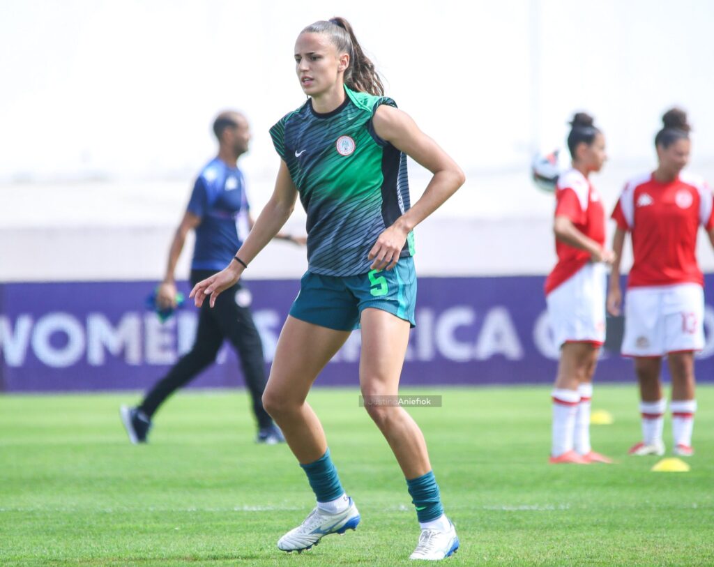 Ashleigh Plumptre in training