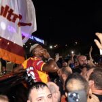 Osimhen arrives Turkey to rousing welcome ahead Galatasaray move