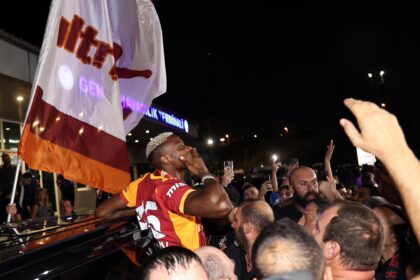 Osimhen arrives Turkey to rousing welcome ahead Galatasaray move