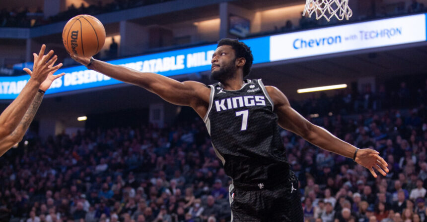 Metu fails to seal Fenerbahçe move despite passing medical 37 Chimezie Metu in action for the Sacramento Kings