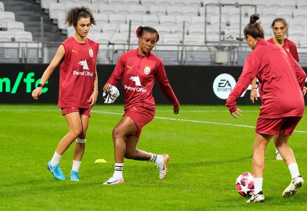 Oluwatosin Demehin in training with Galatasaray