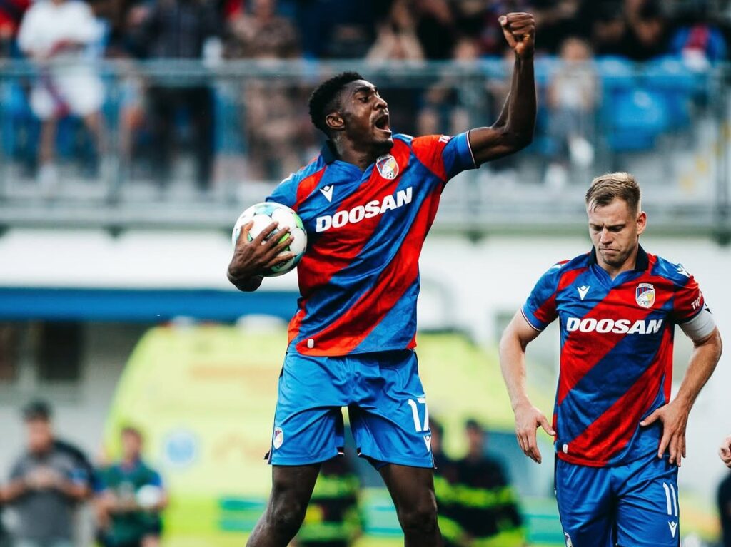 Durosinmi scores but Dessers’ Rangers edge past Viktoria Plzen to advance to UCL play-offs