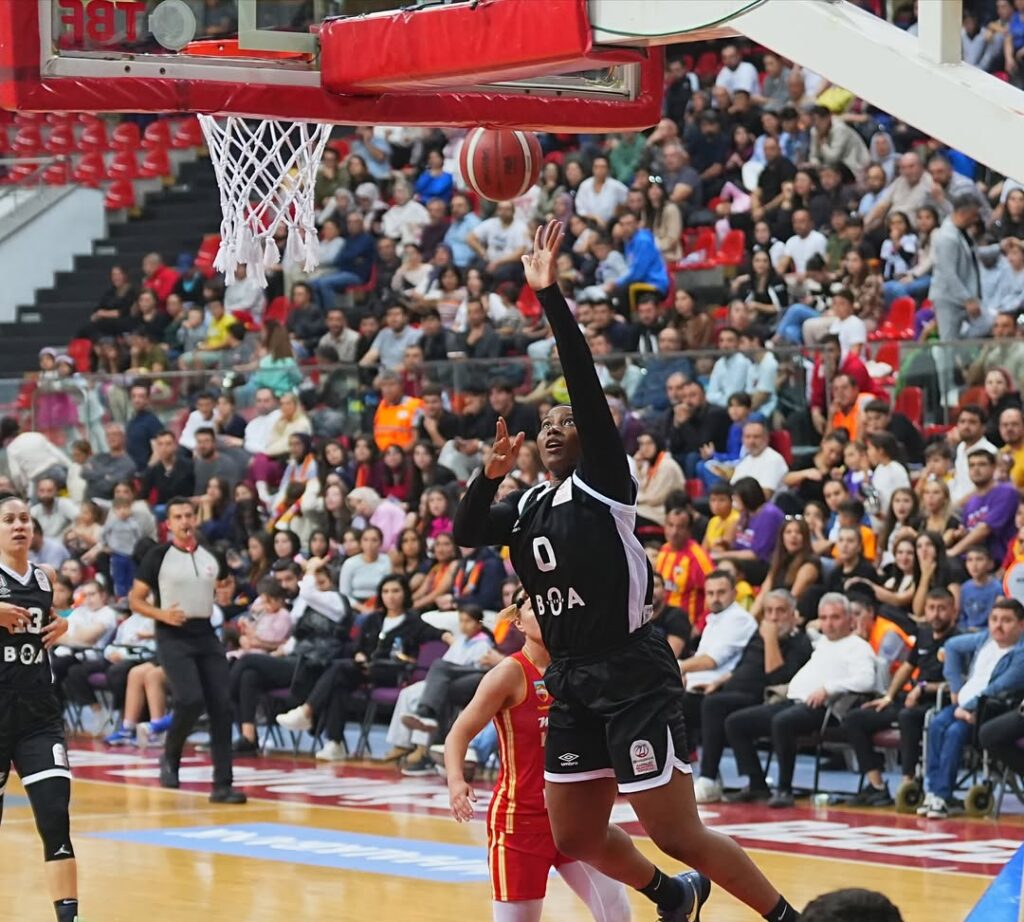Amy Okonkwo goes for a layup