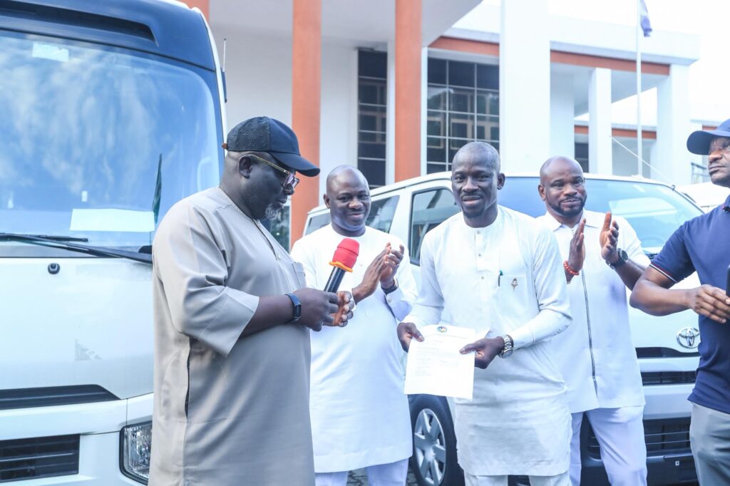 Delta State Governor Sheriff Oborevwori, presents new buses to Warri Wolves, Delta Queens