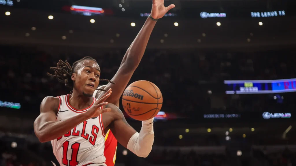 Ayo Dosunmu in action against the Atlanta Hawks