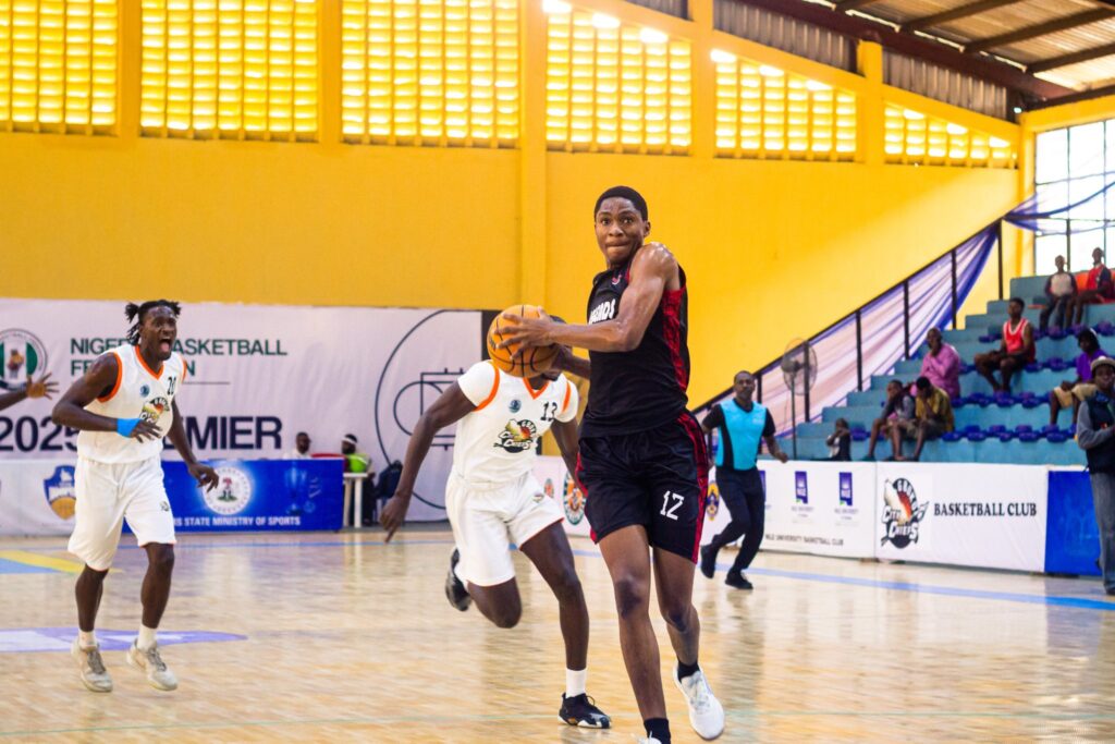Lagos Legends Lawrence Modupe in action against Gboko City Chiefs