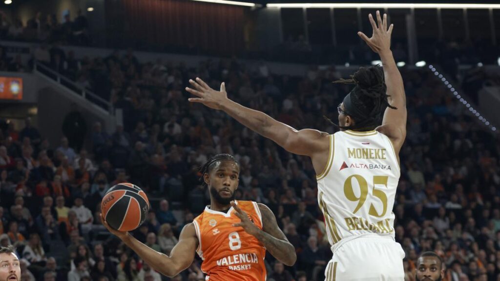 Chima Moneke in action against Valencia Basket