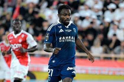 Moses Simon in action against AS Monaco