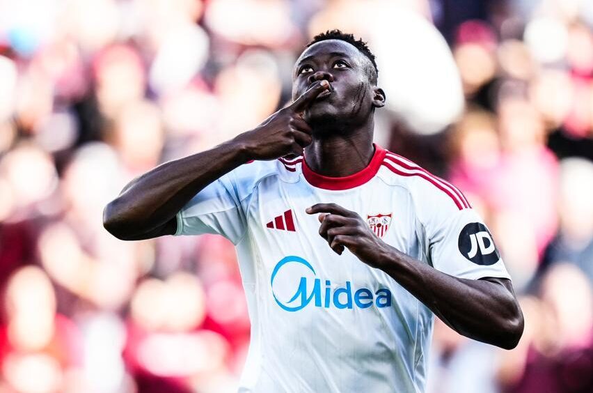 Akor Adams backs Sevilla manager Almeyda ahead of derby despite 7-game ban