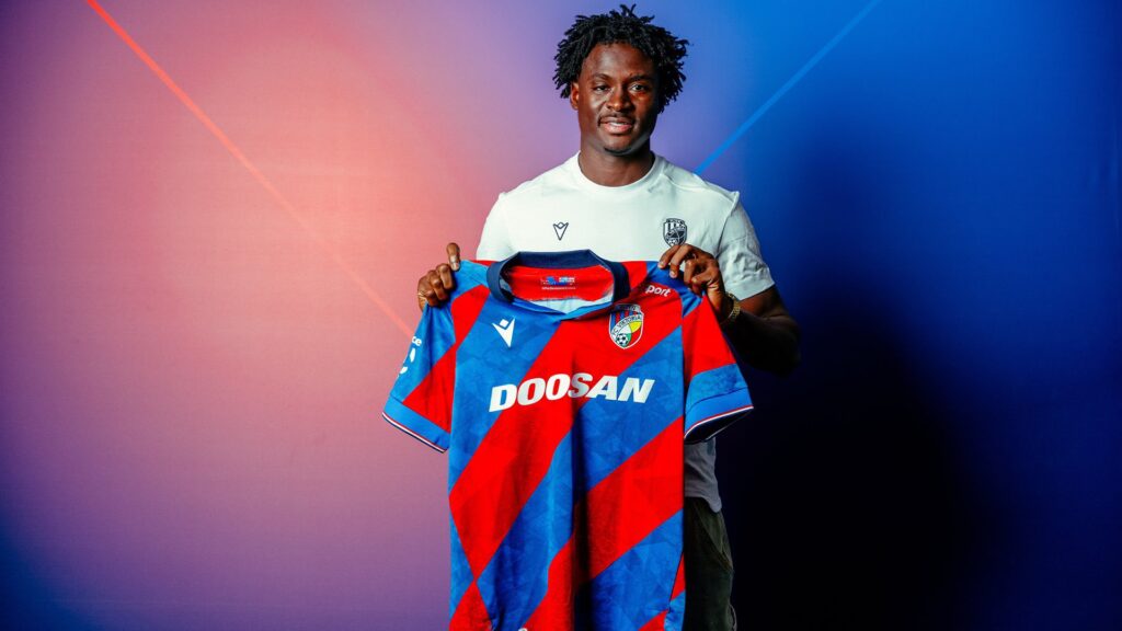 Viktoria Plzeň sign Salim Fago Lawal on three-and-a-half-year deal
