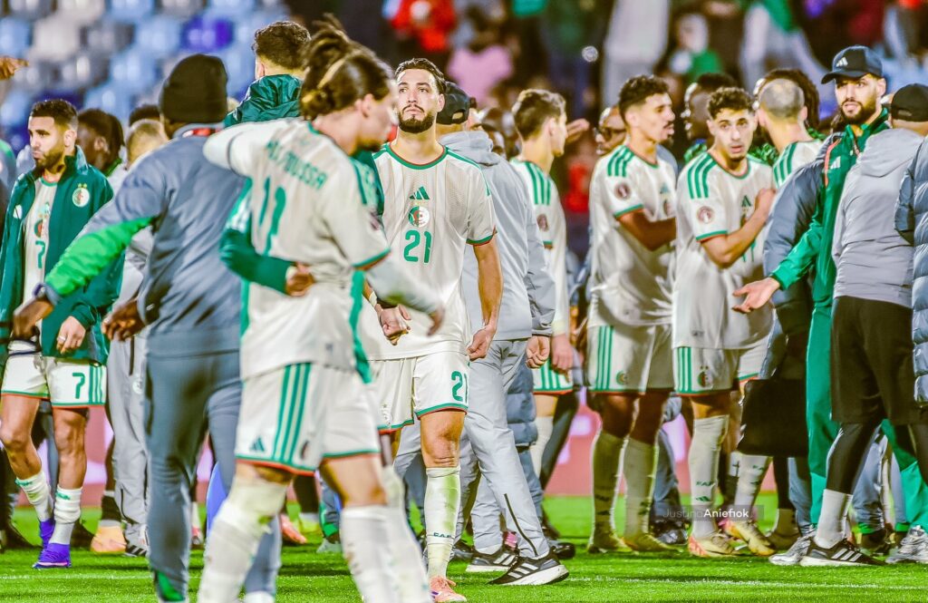 Vladimir Petković's Algeria players dejected after their AFCON elimination
