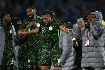 Alex Iwobi celebrating with teammates