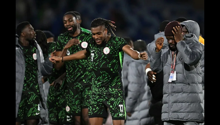 Iwobi opens up on contrasting experiences with England, Nigeria national teams 37 Alex Iwobi celebrating with teammates