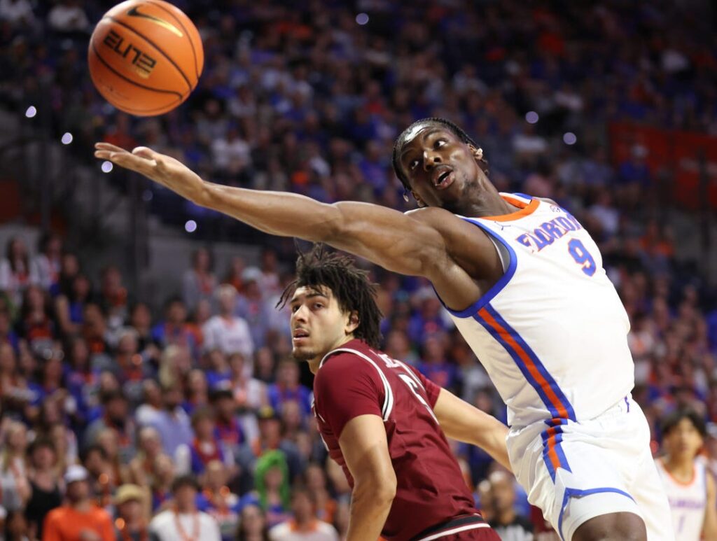 NCAA: Rueben Chinyelu dominates as Florida beats South Carolina 76–62