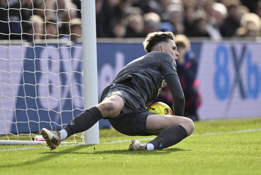 Arokodare misses penalty as Wolves lose 1-0 to Crystal Palace 37 Arokodare misses penalty as Wolves lose 1-0 to Crystal Palace
