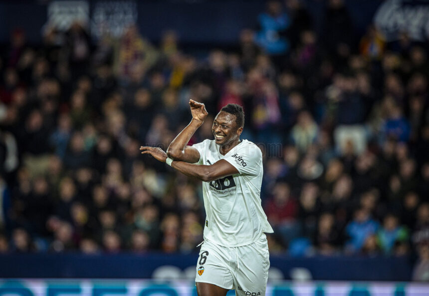 Sadiq Umar nets first league goal of the season in Valencia’s 2-0 win over Levante