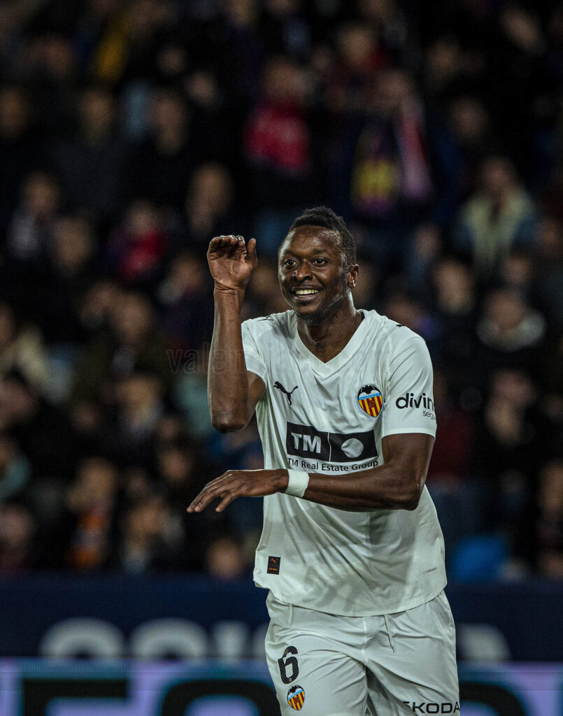 Sadiq Umar nets first league goal of the season in Valencia’s 2-0 win over Levante
