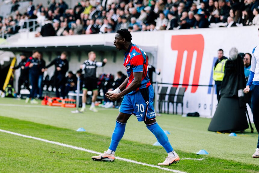 Salim Fago Lawal scores for Viktoria Plzeň in 3-0 victory over Hradec Králové 37 Salim Fago Lawal scores for Viktoria Plzeň in 3-0 victory over Hradec Králové