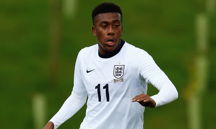 Iwobi opens up on contrasting experiences with England, Nigeria national teams 38 Alex Iwobi in action for England's youth team