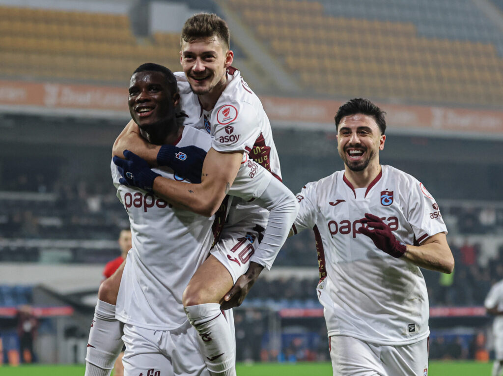 Paul Onuachu celebrates with teammates 