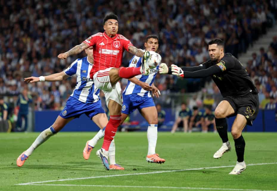 ‎FC Porto 1–1 Nottingham Forest: VAR drama in Europa League quarter-final clash