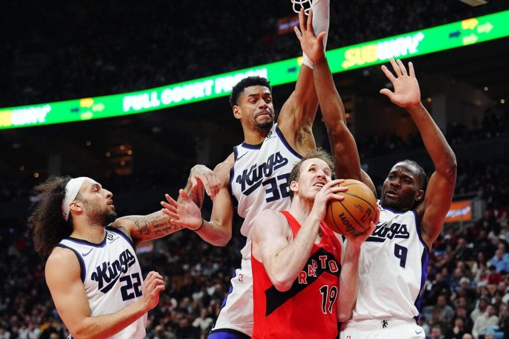 Achiuwa drops 28 points, 19 rebounds as Kings beat Raptors 123–115 38 Precious Achiuwa (No.9) and teammates defending against Raptor's Jakob Poeltl