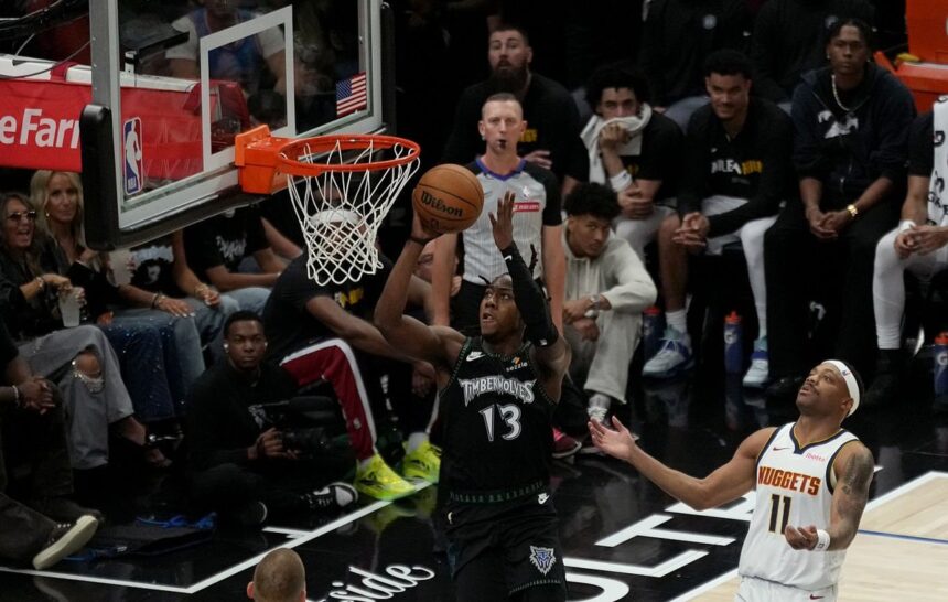 Ayo Dosunmu at the rim