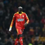 Osimhen wearing the hand protective gear
