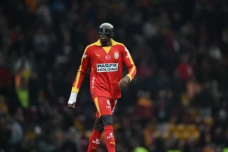 Osimhen wearing the hand protective gear
