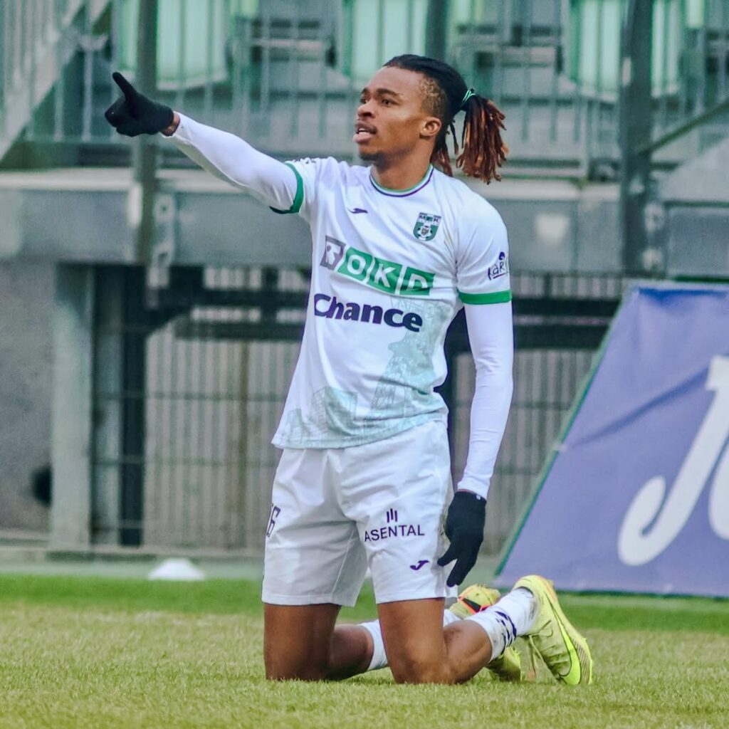 Emmanuel Ayaosi provides assist again, Lucky Ezeh scores in Karvina’s 2-1 win over Dukla Praha