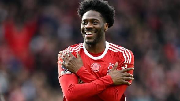 Vítor Pereira issues calm update on Ola Aina after Aston Villa clash