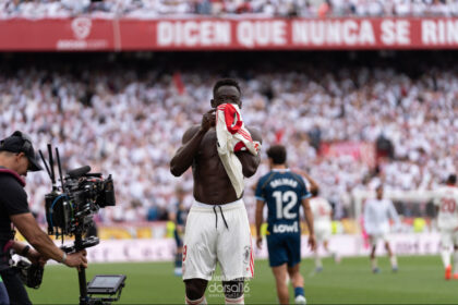 Luis García Plaza celebrates Akor Adams winner in Sevilla comeback