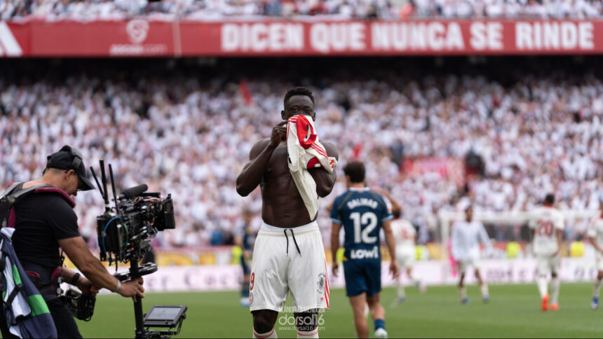 Luis García Plaza celebrates Akor Adams winner in Sevilla comeback
