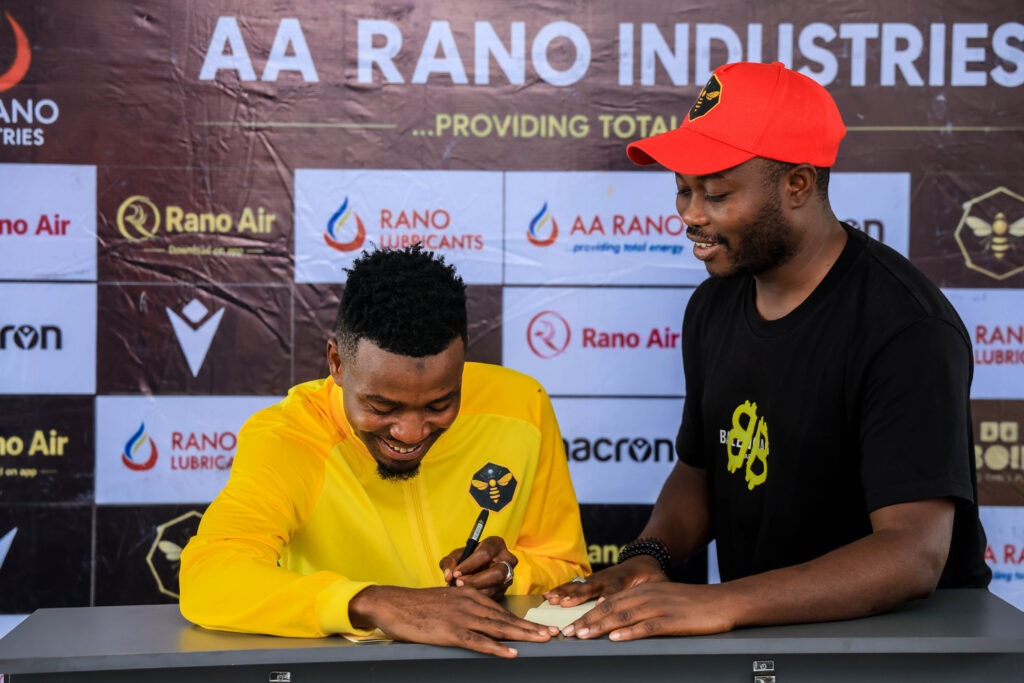 Ranchers Bees sign defender Kabiru Mohammed from Kwara United 38 Kabiru Mohammed signing for Ranchers Bees