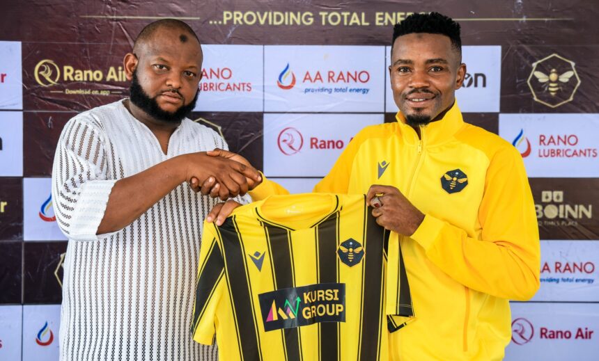 Ranchers Bees sign defender Kabiru Mohammed from Kwara United 37 Kabiru Mohammed (right)