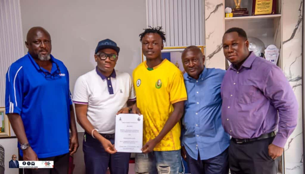Alex Oweilayefa signs contract extension with Bendel Insurance until 2029
