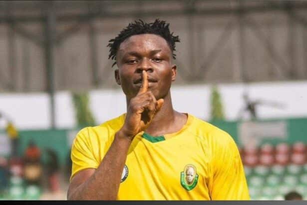 Alex Oweilayefa signs contract extension with Bendel Insurance until 2029