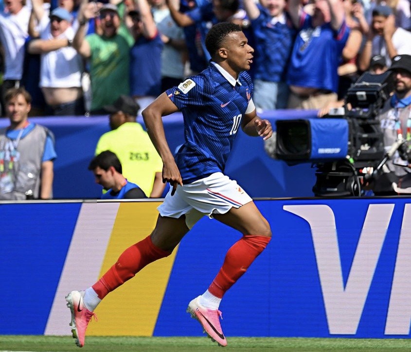 Historic Mbappe brace fires France to 3-1 victory over Senegal in World Cup opener
