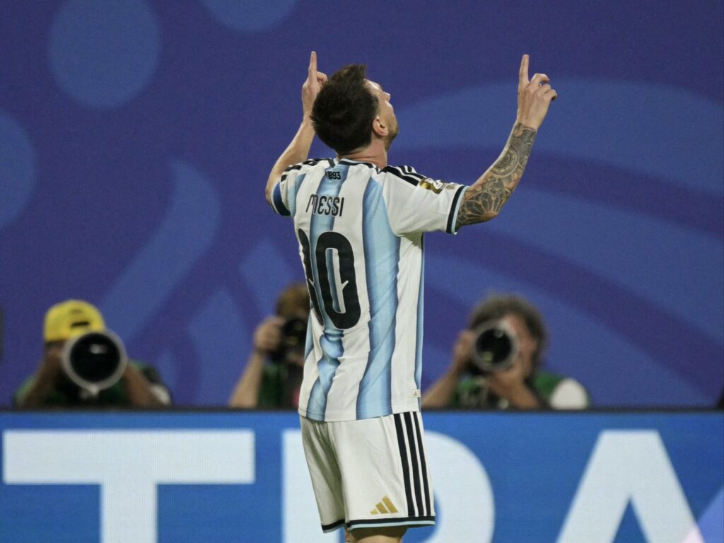 Lionel Messi becomes joint top World Cup scorer with hat-trick in Argentina’s 3-0 win over Algeria 39 Lionel Messi becomes joint top World Cup scorer with hat-trick in Argentina’s 3-0 win over Algeria