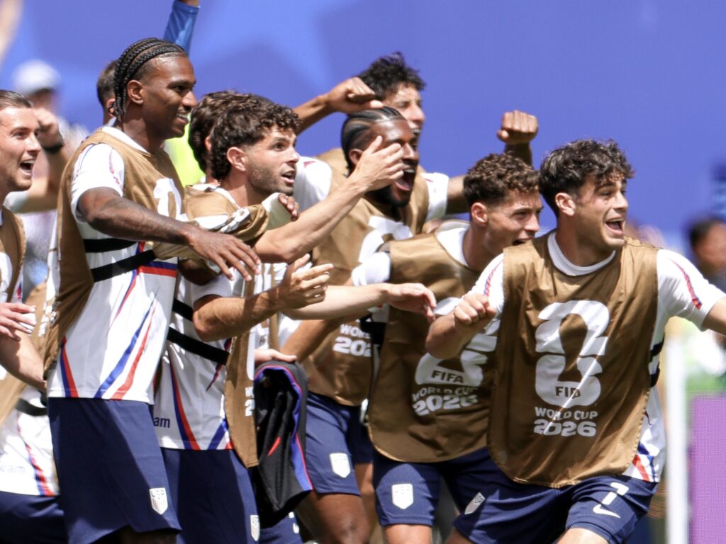 2026 World Cup: USA qualify for round of 32 after 2-0 victory over Australia