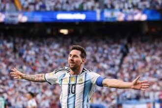 Lionel Messi fires past Miroslav Klose to claim World Cup goals record