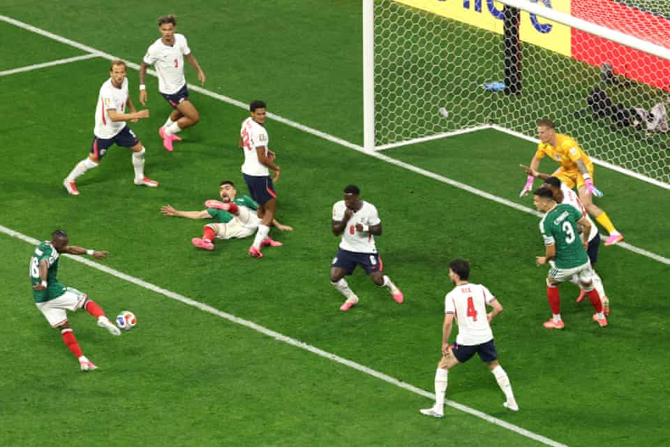 10-man England survive Mexico scare to seal 2026 World Cup quarterfinal spot